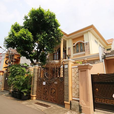 Maharani Guesthouse Tebet Syariah Yakarta Exterior foto
