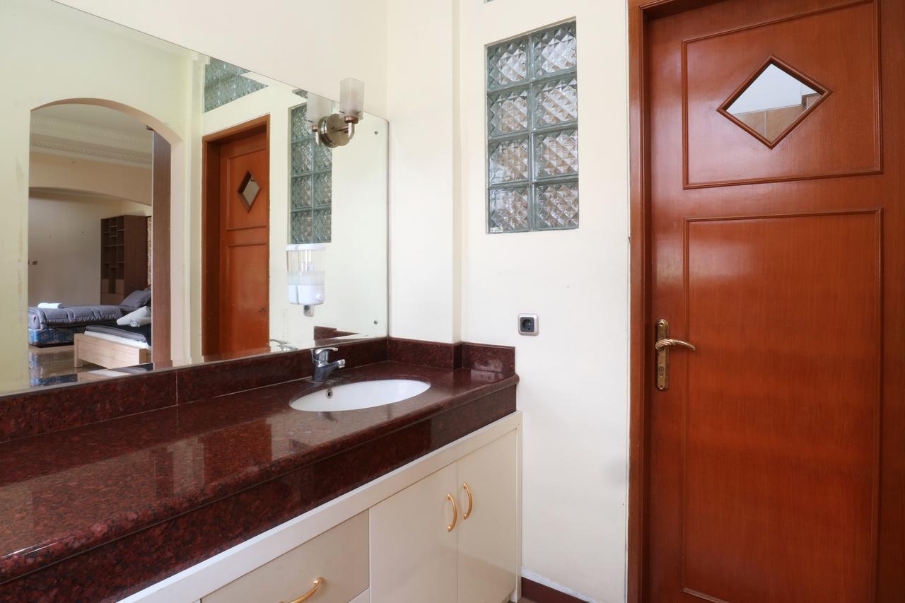 Maharani Guesthouse Tebet Syariah Yakarta Exterior foto