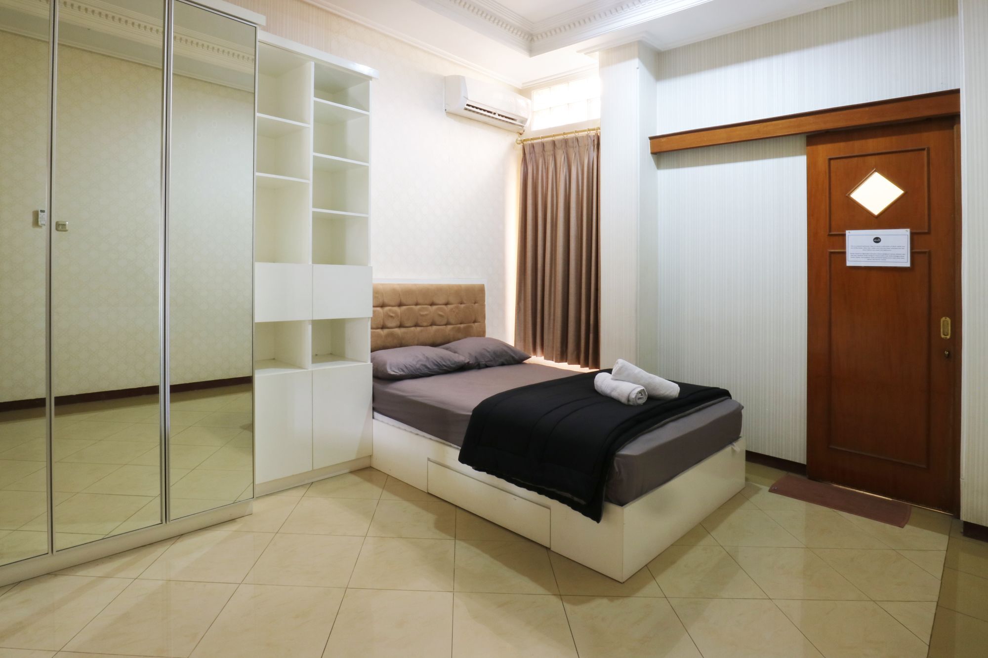 Maharani Guesthouse Tebet Syariah Yakarta Exterior foto