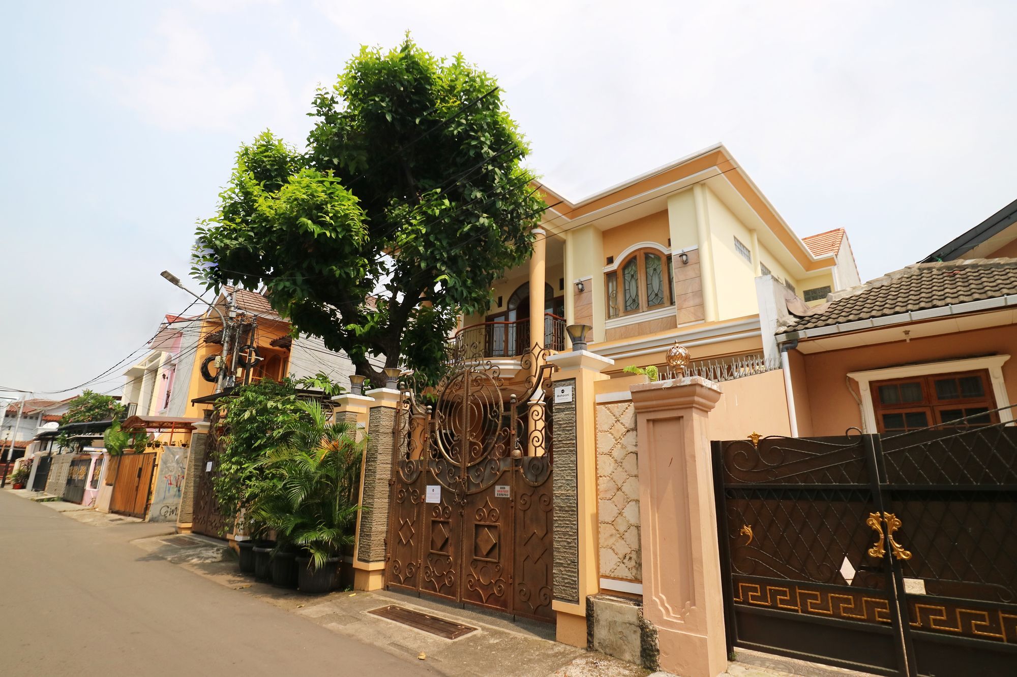 Maharani Guesthouse Tebet Syariah Yakarta Exterior foto