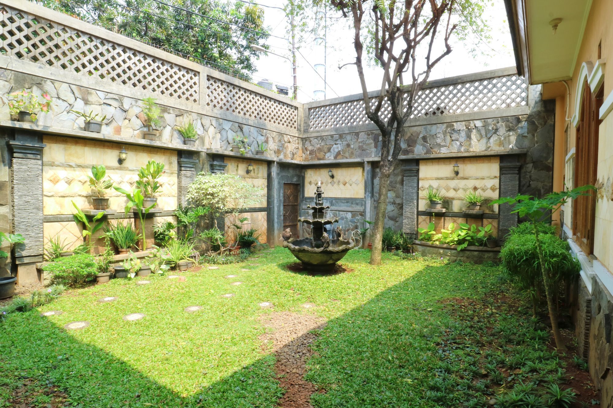 Maharani Guesthouse Tebet Syariah Yakarta Exterior foto